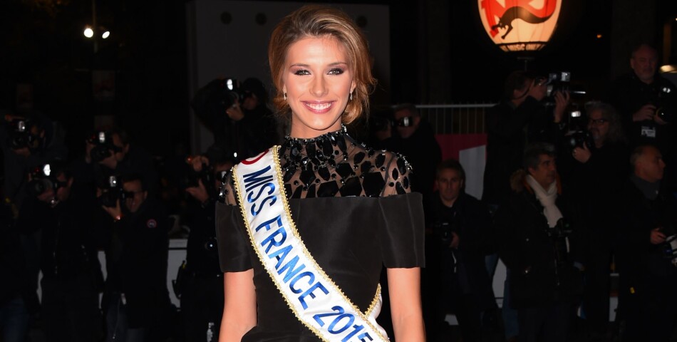 Camille Cerf - Miss France 2015 sexy sur le tapis rouge des NMA 2014, le 13 décembre à Cannes