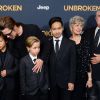 Brad Pitt, ses enfants Pax, Shiloh et Maddox, et ses parents Jane et William Pitt, sur le tapis rouge de l'avant-première d'Invincible (Unbroken) à Los Angeles, le 15 décembre 2014