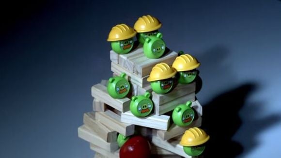 Impressionnant : ils refont Angry Birds en vrai et en slow motion