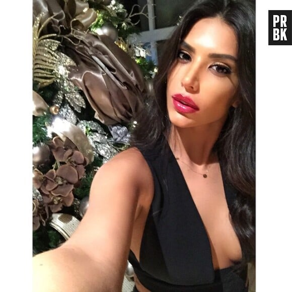 Anara Atanes : selfie sexy de Noël sur Instagram, le 25 décembre 2014