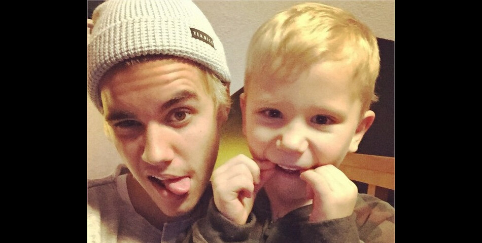Justin Bieber et son petit frère Jaxon réunis pour Noël
