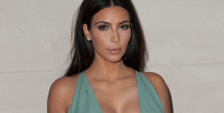  Kim Kardashian sexy pour le d&amp;eacute;fil&amp;eacute; Valentino, le 9 juillet 2014 &amp;agrave; Paris 
