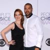 Sarah Drew et Jesse Williams de Grey's Anatomy sur le tapis-rouge des People's Choice Awards 2015 le 7 janvier à Los Angeles