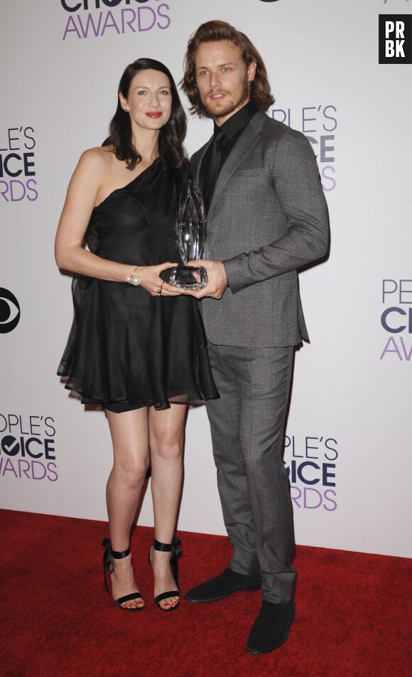 Caitriona Balfe et Sam Heughan de Outlander gagnants aux People's Choice Awards 2015 le 7 janvier à Los Angeles