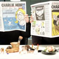Catherine et Liliane sans maquillage ni perruque : l'hommage à Charlie Hebdo