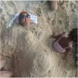 Beyoncé enceinte ? Un baby bump dans le sable, le 11 janvier 2015 sur Instagram