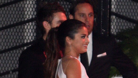 Selena Gomez en couple ? Photo main dans la main avec un DJ aux Golden Globes 2015