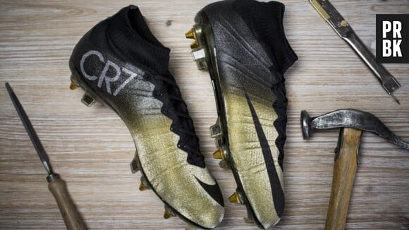 Cristiano Ronaldo : Nike lui offre des chaussures en diamants pour fêter son Ballon d'Or