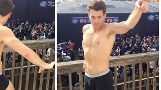 Ce type danse comme un dieu... même au réveil !