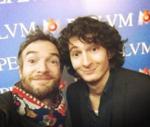 Jonathan Lambert et Anthony Sonigo en mode selfie à la soirée de présentation de Peplum le 22 janvier 2015 à Paris