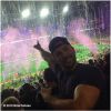Chris Evans prend la pose dans les tribunes du Super Bowl 2015