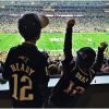 Tom Brady : Gisele Bundchen prend ses fils en photo au Super Bowl 2015