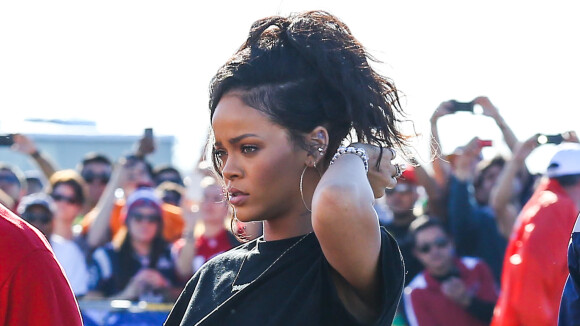 Nina Dobrev, Rihanna, Kanye West... : les stars en mode Super Bowl 2015