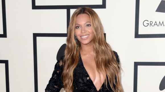 Beyoncé, Kim Kardashian, Miley Cyrus... : tapis rouge sexy et décolleté des Grammy Awards 2015