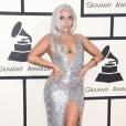 Lady Gaga : tenue décolletée lors des Grammy Awards 2015, le 8 février, à Los Angeles