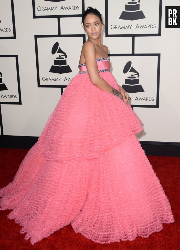 Rihanna : tenue surprenante pour les Grammy Awards 2015, le 8 février, à Los Angeles