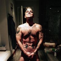 Robbie Williams complètement nu sur Twitter... pour concurrencer Kim Kardashian