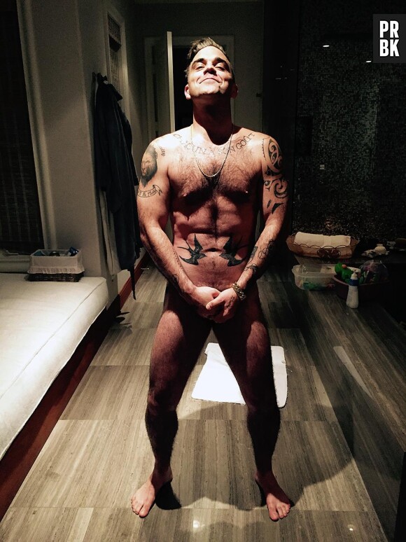 Robbie Williams pose nu sur Twitter, le vendredi 13 février 2015