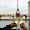 Marine Lorphelin et son petit ami Zack Dugong devant la Tour Eiffel pour la Saint Valentin, 14 février 2015