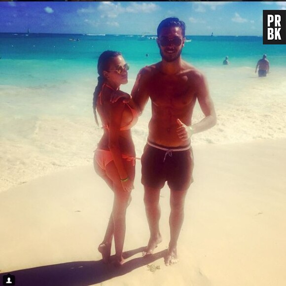 Vanessa Lawrens et Julien Guirado : couple sexy pendant des vacances au soleil