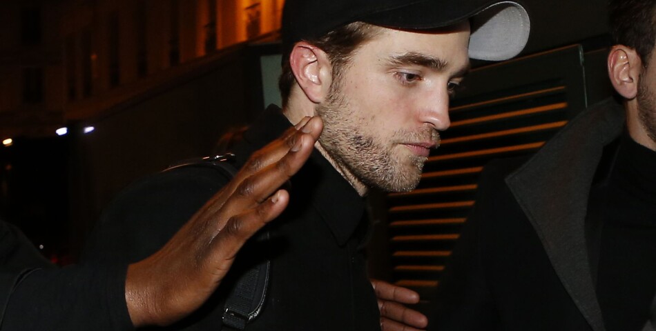 Robert Pattinson en balade à Paris le 4 mars 2015