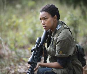 The Walking Dead saison 5 : Sasha (Sonequa Martin-Green) sur une photo