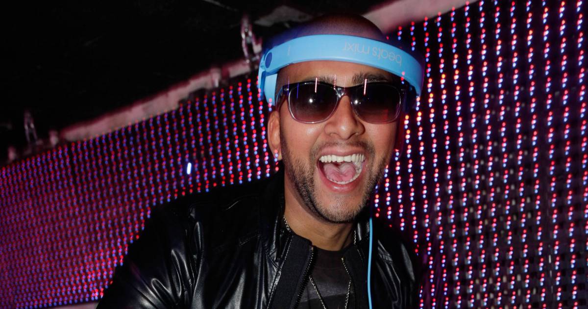 DJ Assad fête les 20 ans du club La Plage à Bordeaux le 14 mars 2015 ...