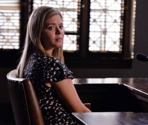 Pretty Little Liars saison 5, épisode 24 : Sasha Pieterse sur une photo