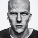 Batman v Superman : Jesse Eisenberg flippant et méconnaissable en Lex Luthor