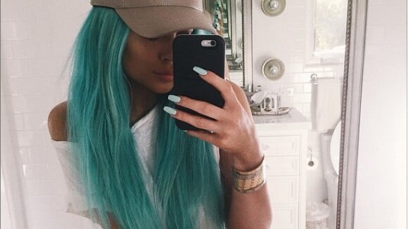 Kylie Jenner retente les cheveux bleus : nouveau look coloré avant Coachella