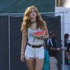 Bella Thorne reine du mini-short sexy à Coachella le 11 avril 2015