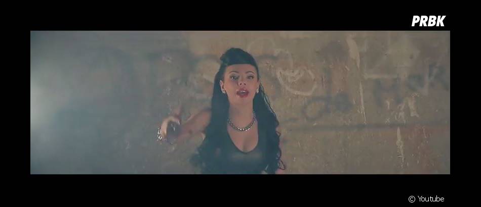 Niia hall single