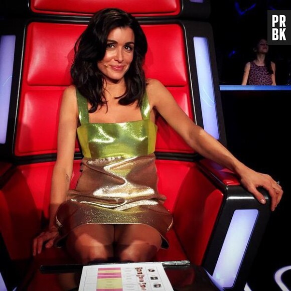 Jenifer : look sexy et robe à paillettes pour la demi-finale de The Voice 4 sur TF1, le 18 avril 2015