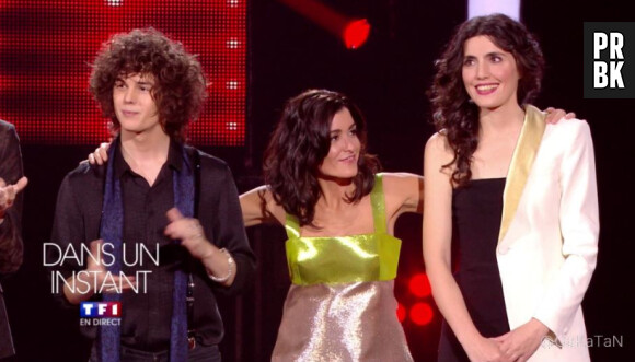 Jenifer : look sexy et robe à paillettes pour la demi-finale de The Voice 4 sur TF1, le 18 avril 2015