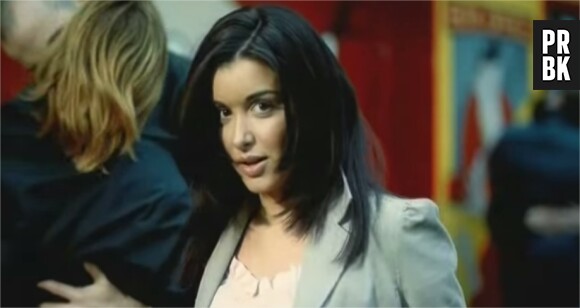 Jenifer dans le clip de sa chanson J'attends l'amour en 2002