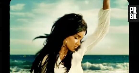 Jenifer dans le clip de sa chanson Au soleil en 2002