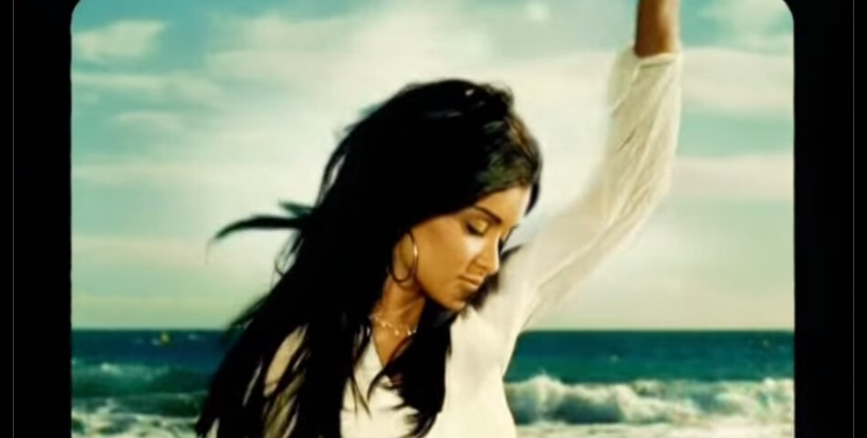  Jenifer dans le clip de sa chanson Au soleil en 2002 