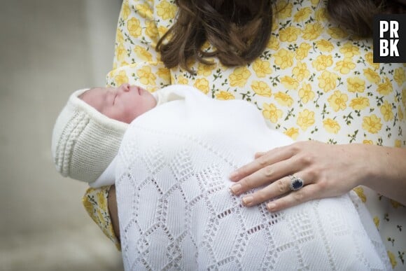 Kate Middleton et le Prince William présentent leur princesse le 2 mai 2015 à Londres