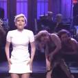  Scarlett Johansson : danse sexy et d&eacute;lirante dans le Saturday Night Live 