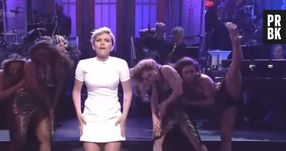 Scarlett Johansson : danse sexy et délirante dans le Saturday Night Live