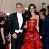 George Clooney et sa femme Amal Alamuddin au Met Gala 2015, le 4 mai 2015 à New York