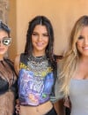  Kylie Jenner transparente aux c&ocirc;t&eacute;s de Kendall Jenner et de Khloe Kardashian, le 18 avril 2015 en Californie 