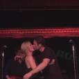  David Duchovny et Gillian Anderson : petit bisou &agrave; un concert, le 12 mai 2015 &agrave; New York 