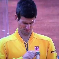 Novak Djokovic attaqué par un bouchon de champagne après sa victoire à Rome !