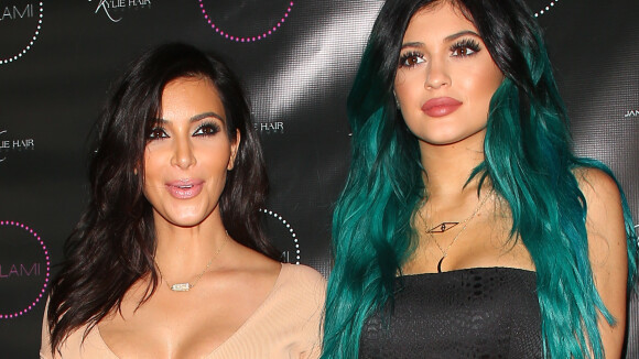 Kim Kardashian défend les lèvres de Kylie Jenner : "Ça lui a permis de prendre confiance"