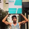 Matthew Lewis exhibe ses muscles sur Instagram