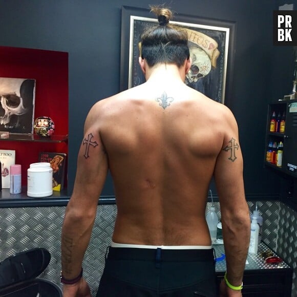 Thomas Vergara montre son nouveau tatouage... et ses cicatrices