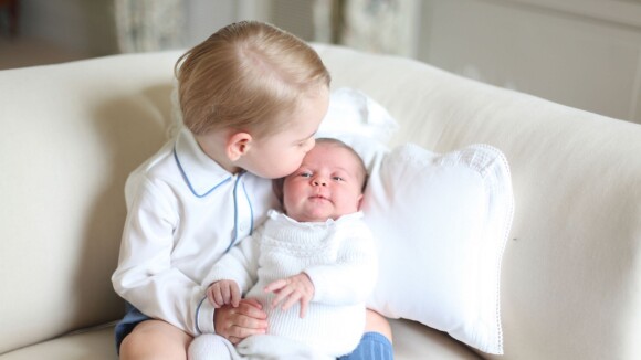 Charlotte de Cambridge et George : Kate Middleton et William publient les premières photos adorables