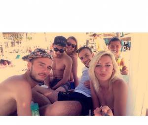 Tressia (Les Ch'tis) en vacances à Ibiza avec des amis