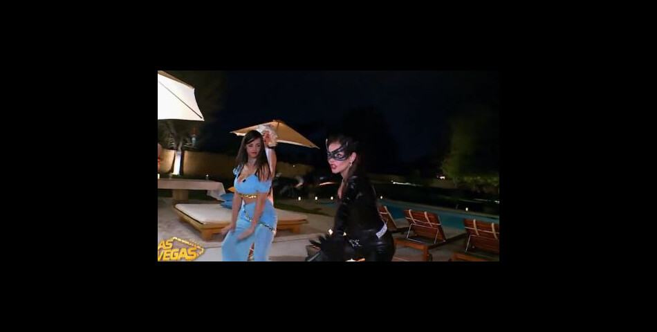 Las Vegas Academy : Cleofa et Douchka déguisées en Jasmine et Catwoman lors de l&#039;épisode 29 diffusé le 24 juin 2015, sur W9